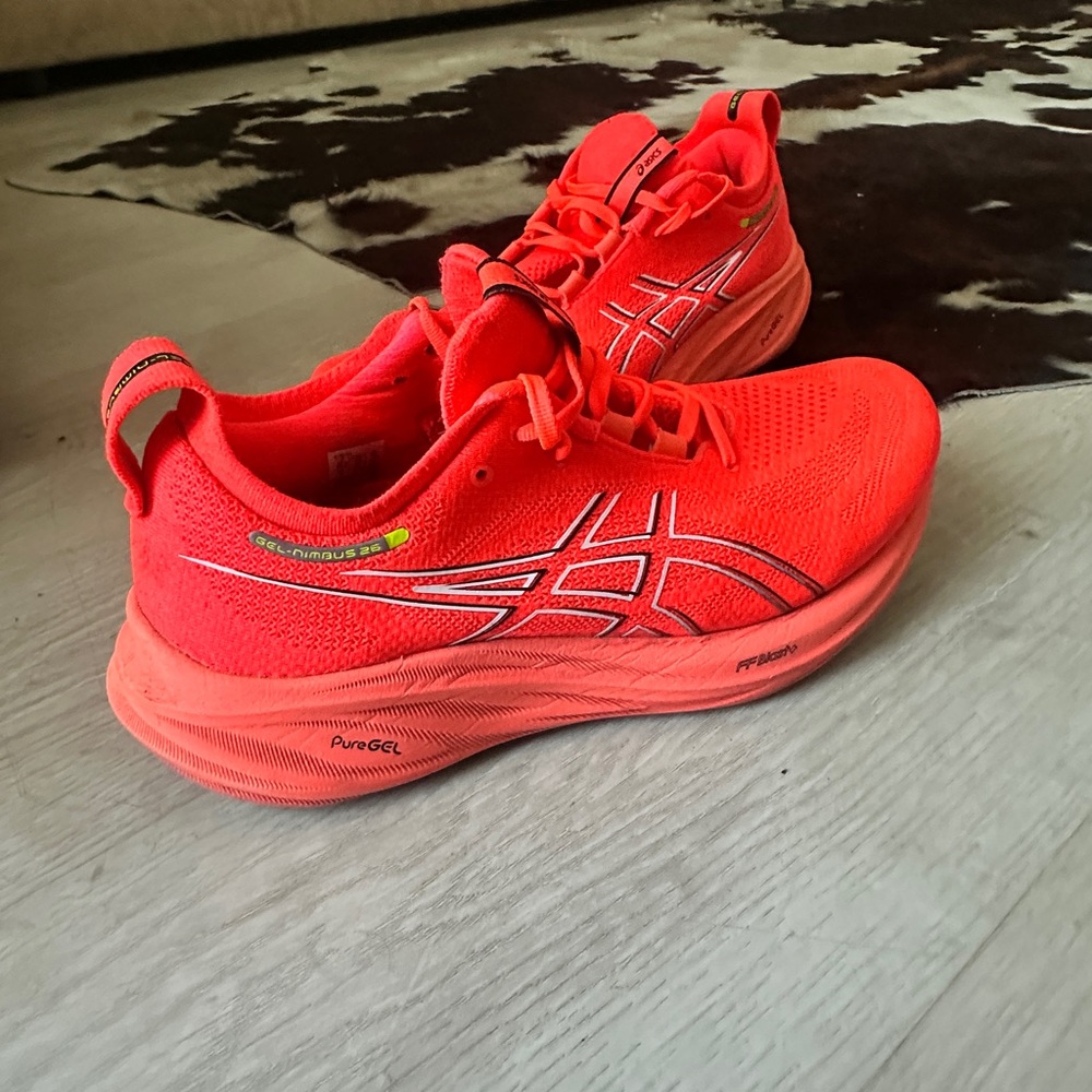 ASICS Gel Nimbus 26 'Sunrise Red Black'
Running Shoes